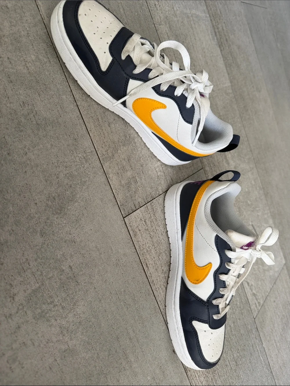 Nike Kids Low-Top Sneakers in White, Navy & Yellow